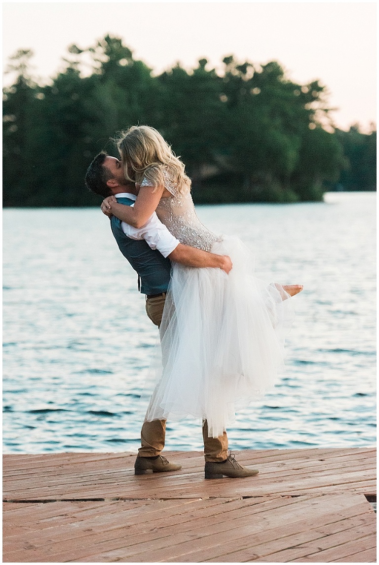 Muskoka wedding at Grand Tappattoo Resort. Canadian wedding inspiration